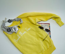 Load image into Gallery viewer, Vintage Yellow Crewneck Sweatshirt Size M
